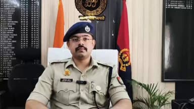 थाना बहसूमा पुलिस द्वारा प्रेमी के साथ मिलकर अपने 06 वर्षीय पुत्र की हत्या कराने वाली महिला अभियुक्ता की गिरफ्तारी के संबंध में पुलिस अधीक्षक ग्रामीण, मेरठ की बाइट। #MeerutPolice https://t.co/WKzMWon2uO