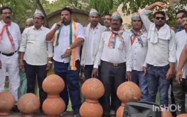 देसाईगंज वडसा: देसाईगंजच्या पाणीटंचाईविरोधात काँग्रेसचे नगरपरिषद समोर‘मडका फोडो’ आंदोलन