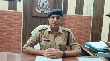 थाना भमोरा #bareillypolice द्वारा 25,000 रुपये के इनामिया वांछित अभियुक्त सुरकेश शर्मा सहित 03 अभियुक्तों की गिरफ्तारी के सम्बन्ध में श्री नितिन कुमार, क्षेत्राधिकारी आंवला, बरेली की बाइट।
#UPPolice https://t.co/EjJE0dxycf