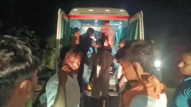 सवायजपुर: सैदापुर के पास दो बाइकों की भीषण टक्कर, दोनों चालक गंभीर रूप से घायल