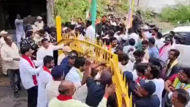 భూపాలపల్లి: సింగరేణి 5 ఇంక్లైన్ వద్ద ఉద్రిక్తత, టీఆర్ఎస్ అధ్యక్షురాలిని గేటు ఎదుట అడ్డుకున్న సింగరేణి సెక్యూరిటీ, పోలీసులు...