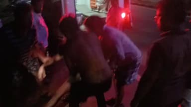 అనకాపల్లి: రోడ్డు ప్రమాదంలో వ్యక్తికి గాయాలు ఆస్పత్రికి తరలింపు