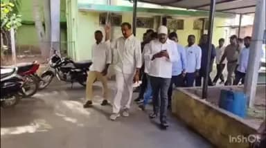 జగిత్యాల: పిచ్చికుక్క దాడిలో గాయపడ్డ పోతారం గ్రామ వాసులను పరామర్శించిన జగిత్యాల ఎమ్మెల్యే డా సంజయ్ కుమార్