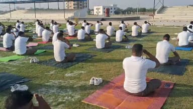#Aligarh । #AligarhPolice
#SSP_Aligarh के निर्देशन में वामा सारथी पुलिस वेलफेयर एसोसिएशन के तत्वाधान में रिजर्व पुलिस लाइन (छेरत) में हुआ #योगाभ्यास_शिविर का आयोजन~
#UPPolice https://t.co/7QEfNY1axk