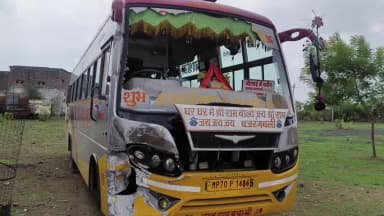 मोहन बड़ोदिया: जावदी के समीप मोती बस और ऑटो की भिड़ंत, ऑटो उझलकर खेत में गिरा, थाने में बस चालक पर प्रकरण दर्ज