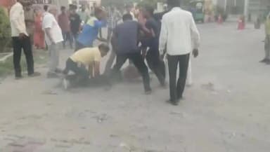 पलिया: पलिया में युवक की पिटाई का वीडियो हुआ वायरल