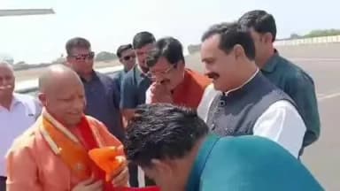 विजय गोस्वामी
दतिया पहुंचे उत्तर प्रदेश के मुख्यमंत्री योगी आदित्यनाथ । जहाँ मां पीतांबरा देवी की पूजा अर्चना की।
