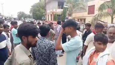मांगरौल: मांगरोल कस्बे से लापता व्यक्ति के परिजनों और लोगों ने थाने के बाहर प्रदर्शन कर तलाश करने की मांग की