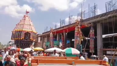 ஆவுடையார் கோவில்: ஆத்மநாத சுவாமி ஆலய தேரோட்ட நிகழ்வில் 10,000 மேற்பட்ட பக்தர்கள் பங்கேற்பு அமைச்சர் பர்வேஸ் வடம் பிடித்து தேர் இழுத்தார்