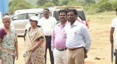 செங்கல்பட்டு: சாஸ்திரம் பாக்கம் நேரடி நெல் கொள்முதல் நிலையத்தில் மாவட்ட ஆட்சியர் நேரில் ஆய்வு செய்தார்