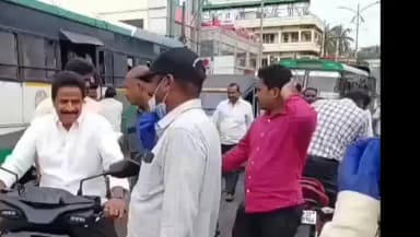 తణుకు: పైడిపర్రులో స్వర్ణాంధ్ర స్వచ్ఛ ఆంధ్ర కార్యక్రమంలో పాల్గొన్న : ఎమ్మెల్యే రాధాకృష్ణ