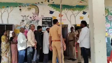 साक्री: पिंपळनेर पोटनिवडणुकीत 'भाजप' विरुद्ध 'शिंदे सेना' थेट लढत; वॉर्ड क्रमांक २ मध्ये शांततेत मतदान सुरू!