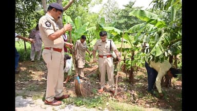 అనకాపల్లి: నీరు-మీరు’ కార్యక్రమంలో శ్రమదానం చేసిన ఎస్పీ తుహిన్ సిన్హా