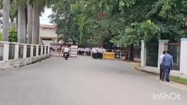 अंबिकापुर: अंबिकापुर ब्लॉक के घंघरी स्थित प्रयास आवासीय विद्यालय के छात्र अपनी मांगों को लेकर सड़कों पर उतरे