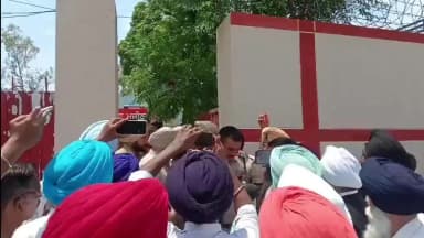 ਅੰਮ੍ਰਿਤਸਰ 2: ਅਕਾਲੀ ਨੇਤਾ ਬਿਕਰਮ ਮਜੀਠੀਆ ਪਹੁੰਚੇ ਮਜੀਠਾ ਥਾਣੇ ਦੇ ਵਿੱਚ ਹੋਇਆ ਹਾਈ ਵੋਲਟੇਜ ਡਰਾਮਾ