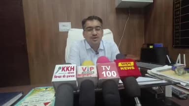 खटीमा: एसडीएम ने कार्य में तेजी लाने वाले तीन बीएलओ को किया सम्मानित