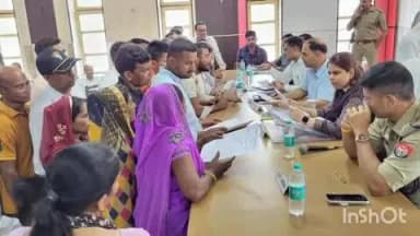 चांदपुर: बिजनौर के एसपी और डीएम ने चांदपुर तहसील में आयोजित संपूर्ण समाधान दिवस में सुनी जन शिकायतें