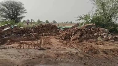 अनूपगढ़: अनूपगढ़ के गांव 87GB के पास प्रशासन ने सरकारी भूमि से धार्मिक स्थल को तोड़कर हटाया अतिक्रमण