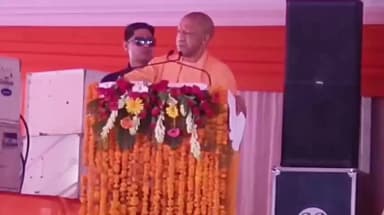 ललितपुर: उत्तर प्रदेश के मुख्यमंत्री ने तुवन प्रांगण में जनसभा को संबोधित करते हुए पिछली सरकारों पर साधा निशाना