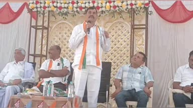 ಮಳವಳ್ಳಿ: ಪಟ್ಟಣದಲ್ಲಿ ಮಾಜಿ ಶಾಸಕ ನಂಜುಂಡಸ್ವಾಮಿ ಹೇಳಿಕೆ, ಕಾಂಗ್ರೆಸ್ ಶಾಸಕರ ಸೋಲಿಸುವ ಸಂಚು ನಡೆದಿದೆ ಎಂದು ಆರೋಪ