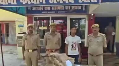 लखीमपुर: फरधान थाना पुलिस ने बीते दिनों विद्यालय में चोरी करने वाले शातिर चोर को चोरी के माल के साथ किया गिरफ्तार