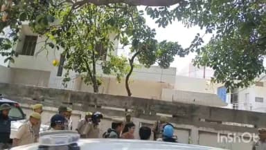 धामपुर: टीचर्स कॉलोनी में मजार के पास रास्ते के विवाद को लेकर राजस्व विभाग की कार्रवाई के बाद आला अधिकारी मौके पर पहुंचे
