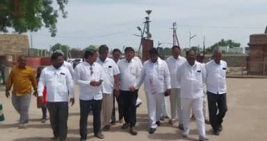 గద్వాల్: తెలంగాణ ఉద్యమకారుల విజయ సంకల్పయాత్ర స్థలాన్ని పరిశీలించిన తెలంగాణ ఉద్యమాకారుల సంఘం నేతలు