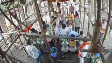 मानवत: यशवाडी देवस्थान येथील मंदिराचा गाभारा कोसळला 30 ते 40 भाविक दबल्याची शक्यता