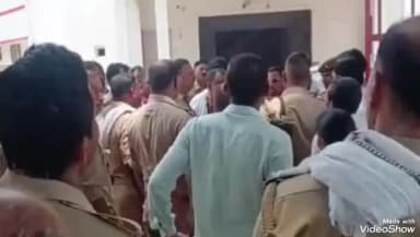 चुनार: भदावल ग्राम पंचायत के मौजा गोविंदपुर में ससुराल में युवक की मौत के मामले में मुकदमा दर्ज करने की मांग, परिजनों का हंगामा