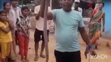 मनोहरपुर: मनोहरपुर - सांप मित्र को जहरीले सांप ने काटा प्राथमिक इलाज के बाद रेफर