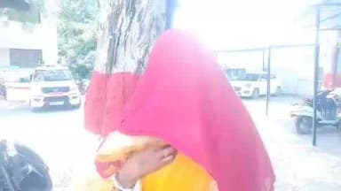 गुढ़: साहब, लोकल पुलिस नहीं सुनती घूंघट की ओट से न्याय की गुहार लगाने IG दफ्तर पहुंची बेबस महिला