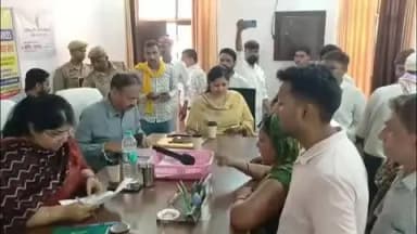 डलमऊ: डलमऊ तहसील सभागार में डीएम सरनीत कौर और एसपी रवि कुमार की अध्यक्षता में समाधान दिवस पर सुनी गई फरियादियों की फरियाद