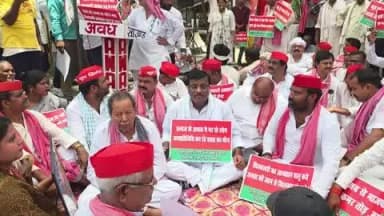 धनघटा: समाजवादी पार्टी के नेताओं ने चर्चित अस्पताल शिवबखरी को जल्द चलाने को लेकर किया विरोध प्रदर्शन