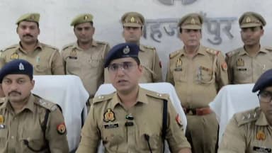 शाहजहांपुर: वृद्ध महिला से ₹17.19 लाख की धोखाधड़ी, मां-बेटे गिरफ्तार; ₹13 लाख की ज्वेलरी बरामद: एसपी सिटी ने दी जानकारी