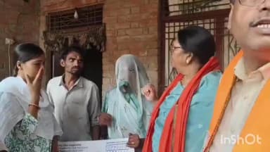 चायल: नेवादा में मृतक मासूमों के परिजनों से मिलीं प्रभारी मंत्री, सौंपे चार-चार लाख रुपये के चेक