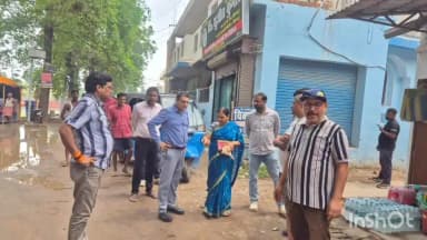 कहरा: नगर निगम क्षेत्र के वार्ड 13 में सड़क का मेयर और नगर आयुक्त ने किया निरीक्षण