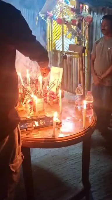 ram narayan paswan ke 3 putra indal paswan ka pahad tutne par mritu ho gaya
sabdal pauthoo aurangabad bihar