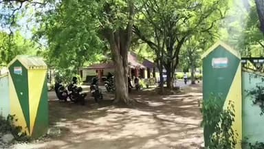 உடுமலைபேட்டை: ஆனைமலை புலிகள் காப்பகத்தில் யானை தந்தம் கண்டெடுத்த விவகாரம் பரபரப்பை ஏற்படுத்தியுள்ளது.