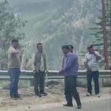 कल्पा: नवनिर्वाचित ZP चेयरमेन हकीम नेगी का पांगी गाँव पहुंचने पर भव्य स्वागत, जलाए गए पटाखे