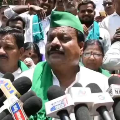 ಕಲಬುರಗಿ: ಬಾಕಿ ಬೆಳೆ ವಿಮೆ, ರೈತರ ಸಾಲ ಮನ್ನಾಗೆ, ವಿದ್ಯುತ್ ಖಾಸಗೀಕರಣ ಕೈಬಿಡಲು ನಗರದಲ್ಲಿ ರೈತ ಮುಖಂಡ ದಯಾನಂದ ಪಾಟೀಲ್ ಆಗ್ರಹ