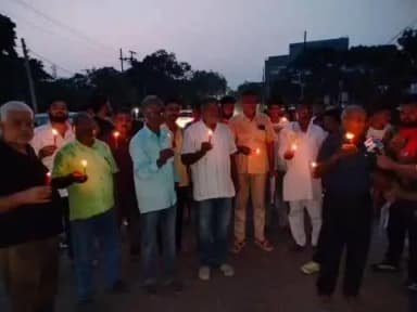 जलालपुर: फर्जी एनकाउंटर के विरोध में जलालपुर में निकाली गई कैंडल मार्च , निष्पक्ष जांच की मांग