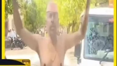 वाशिम: अवैध गौण खनिज उत्खन व गहाळ अर्ज प्रकरणी पंचाळा येथील नारायण विभुतेने तहसील कार्यालयाच्या आवारात अर्ध नग्न निषेध केला.