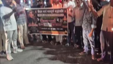 कुटुंबा: भरत भूषण तिवारी एनकाउंटर मामले को लेकर अंबा में निकाला गया कैंडल मार्च, निष्पक्ष जांच की मांग