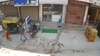 रेवाड़ी: रेवाड़ी में महिला को सम्मोहित कर सोने के कुंडल ठगे, सीसीटीवी में कैद हुए आरोपी