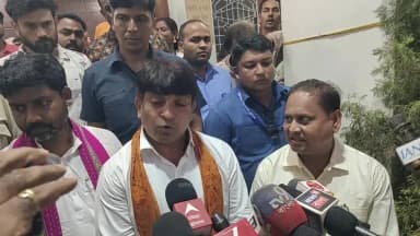 জলঙ্গি: সাগরপাড়া থানায় ওসির চেয়ারে মন্ত্রী বসা নিয়ে ভাইরাল, ওটা অসিত চেয়ার নয় বলে মন্তব্য মন্ত্রী গৌরীশংকরের