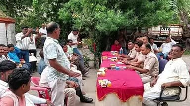बरकागाँव: मोहर्रम पर्व को लेकर बड़कागांव थाना परिसर में शांति समिति की गई बैठक