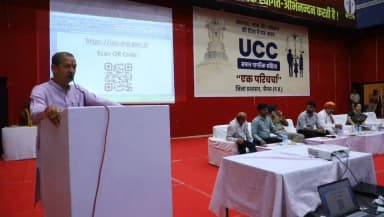 जनभावनाओं के अनुरूप है समान नागरिक संहिता - श्री सखलेचा
================================
UCC से सामाजिक समरसता एवं एकता का भाव जागृत होगा-श्री परिहार
===============================
टाउन हॉल नीमच में समान नागरिक संहिता पर वृहद परिचर्चा सम्पन्न
================================
जनप्रतिनिधियों और आमजनों ने दिए सुझाव
================================
जिला मुख्यालय नीमच के टाउन हॉल नीमच में शनिवार को जावद विधायक श्री ओमप्रकाश सखलेचा, नीमच विधायक श्री दिलीप सिह परिहार, कलेक्टर श्री हिमांशु चंद्रा, एवं एसपी श्री राजेश व्यास, नगर पालिका की सभापति श्रीमती वंदना खण्डेलवाल,की उपस्थिति में जिला प्रशासन द्वारा #समान_नागरिक_संहिता के सम्बंध में आमजनों के सुझाव प्राप्त करने के लिए वृहद परिचर्चा आयोजित की गई।
इस परिचर्चा को सम्बोधित करते हुए विधायक श्री ओमप्रकाश सखलेचा ने कहा, कि समान नागरिक संहिता के संबंध में प्राप्त सभी सुझाव काफी महत्वपूर्ण है। सभी लोग ऑनलाईन सुझाव भी दे। विधायक श्री सखलेचा ने कहा, कि प्रदेश सरकार द्वारा जन भावनाओं के अनुरूप समान नागरिक संहिता बिल लाने का प्रयास किया जा रहा है। श्री सखलेचा ने कहा, कि जनभावनाओं के अनुरूप समान नागरिक संहिता बिल में हमारी संस्कृति और संस्कारों पर भी फोकस किया जाना चाहिए।
विधायक नीमच श्री दिलीप सिह परिहार ने समान नागरिक संहिता बिल का समर्थन करते हुए कहा, कि इससे सामाजिक समरसता का वातावरण निर्मित होगा और समाज में एकता का भाव जागृत होगा। श्री परिहार ने कहा, कि लैगिक आधार पर भेदभाव नहीं होना चाहिए। इस संहिता के माध्यम से महिला एवं पुरूषों को भी समान अधिकार मिलेंगे।
जिला प्रशासन द्वारा आयोजित इस परिचर्चा में अधिकांश उपस्थितजनों ने समान नागरिक संहिता के समर्थन में अपने सुझाव देते हुए इसे देश हित समाज हित एवं नागरिक अधिकारो का हित संरक्षण करने वाला बिल बताया।
इस परिचर्चा में भाग लेते हुए पार्षद श्री राकेश किलोरिया ने समान नागरिक संहिता कानून को देश हित में बताते हए देश की संसद से बनाने का सुझाव दिया।
सिंधी समाज के श्री नन्दलाल मालानी रोटरी क्लब के श्री दर्शनसिह गांधी, पूर्व पार्षद श्री बाबूलाल नागदा, श्री शशी कुमार कल्याणी, श्री लक्ष्मीनारायण जोशी, श्री जगदीश शर्मा, श्री शंकर सिह डोडिया, श्री मुफ्ती मोहम्मद सिद्दीकी, श्री पंकज मालवीय, श्री प्रेमचंद्र कलोसिया आदि ने भी अपने-अपने महत्वपूर्ण सुझाव प्रस्तुत किए।
परिचर्चा में उपस्थित अधिकांश जनों ने समान नागरिक संहिता के संबंध में अपने-अपने सुझाव ऑनलाईन भी दर्ज करवाए।
प्रांरभ में अतिथियों ने मॉ सरस्वती के चित्र पर माल्यार्पण एवं दीप प्रज्जवलित कर कार्यक्रम का शुभारंभ किया। एडीएम श्री बी.एस.कलेश, डिप्टी कलेक्टर श्री संजीव साहू, श्री चंद्र सिह धार्वे, सीएमओ श्रीमती दुर्गा बामनिया आदि ने अतिथियों का पुष्पगुच्छ भेटकर स्वागत किया। कार्यक्रम का संचालन प्रो.संजय जोशी ने किया तथा श्री संजीव साहू ने आभार व्यक्त किया।
इस मौके पर श्री हेमंत हरित, श्री नीलेश पाटीदार, श्री राज कुमार अहीर सहित अन्य जनप्रतिनिधि, पार्षदगण, विभिन्न समाजों के प्रमुख संगठनों के प्रतिनिधि, मीडिया प्रतिनिधि एवं अधिकारी, कर्मचारी, महिलाएं, पुरूष एवं युवा, छात्र-छात्राएं उपस्थित थी।
#Neemuch
Mera Neemuch
#UCC
CM Madhya Pradesh
Jansampark Madhya Pradesh
Collector Office Neemuch