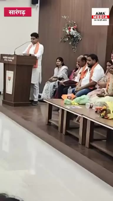 प्रधानमंत्री नरेंद्र मोदी के सरकार को 12वर्ष पूर्ण होने पर मंत्री तंकराम वर्मा का सारंगढ़ जिला मे कार्यकर्ता को संबोधि