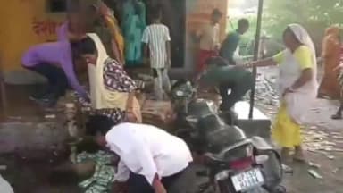 पीलीभीत: ललौरीखेड़ा में तीन साल बाद महिलाओं का फूटा गुस्सा, शराब की दुकान में तोड़फोड़ का वीडियो हुआ वायरल