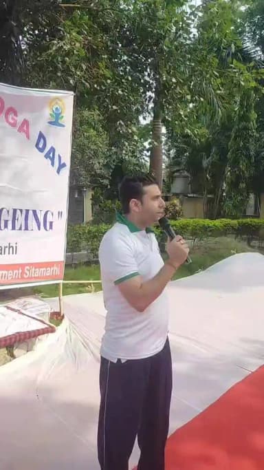 12वां अंतर्राष्ट्रीय योग दिवस कार्यक्रम में जिला पदाधिकारी श्री रिची पाण्डेय का संबोधन लाइव।
स्थल :- स्वच्छता पार्क, डुमरा सीतामढ़ी।